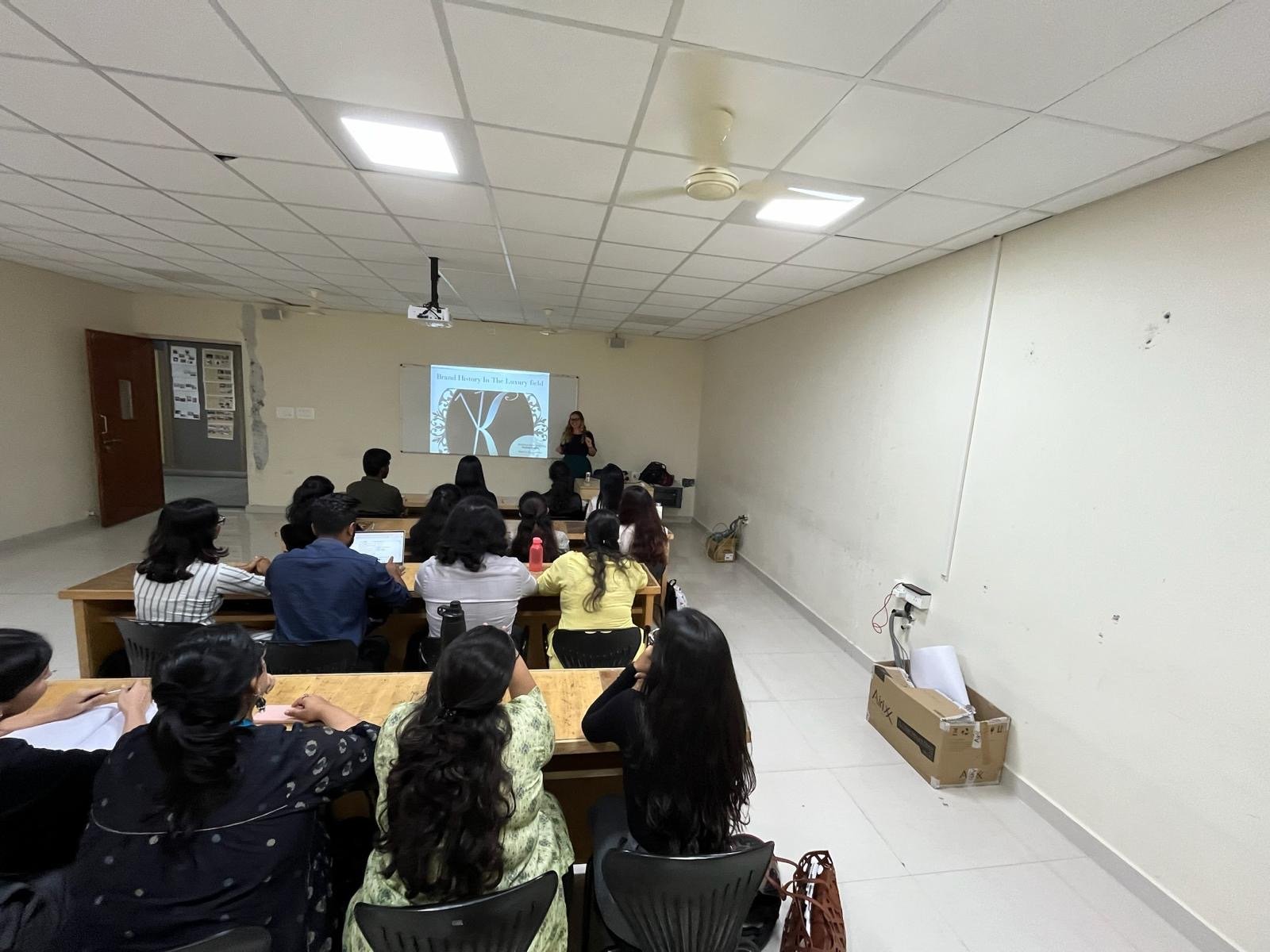 Conférence Luxe à Jain University, Bangalore